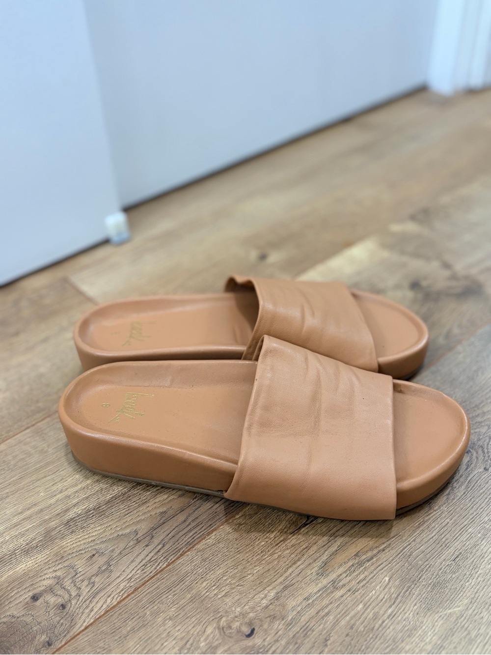 Size 8 - beek pelican leather platform sandal in honey - Picture 6 of 10